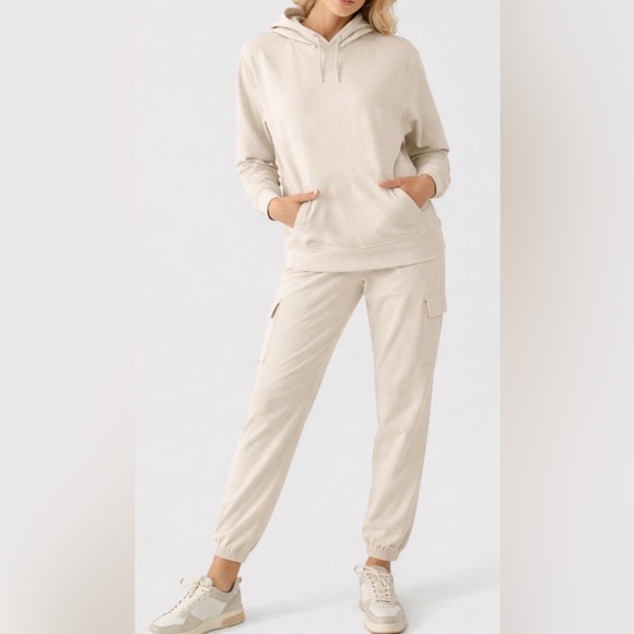 2pc✨Vuori Halo Hoodie & Boyfriend Cargo Jogger Medium LIKE NEW Soft! Retail $218